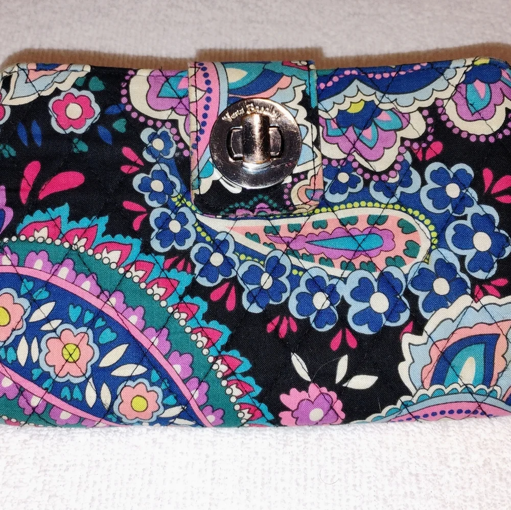 Vera Bradley Turnlock Wallet Paisley Petal Floral Excellent Condition